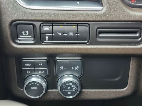 Used 2023 GMC Yukon SLT image 25