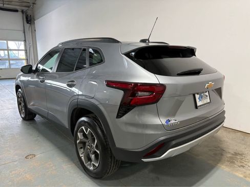 Certified 2025 Chevrolet Trax LT w/ LT Convenience Package image 3