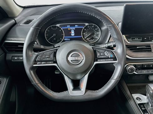Used 2024 Nissan Altima 2.5 SV w/ SV Premium Package FWD image 17