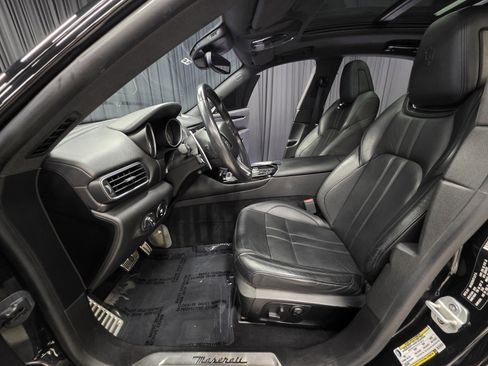 Used 2018 Maserati Levante GranSport image 17