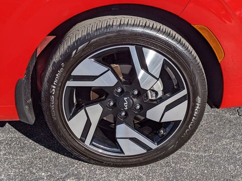 Certified 2025 Kia Soul GT-Line image 12