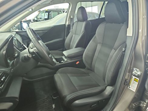 Used 2023 Subaru Outback Premium image 14