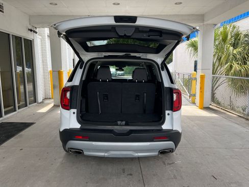 Used 2023 GMC Acadia SLT image 31