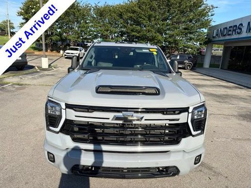 Used 2024 Chevrolet Silverado 2500 LTZ w/ LTZ Plus Package AWD/4WD image 9