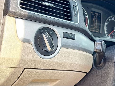 Used 2012 Volkswagen Passat 2.5 SE image 10