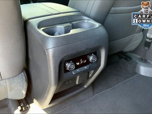 Used 2024 Chevrolet Traverse LT image 34