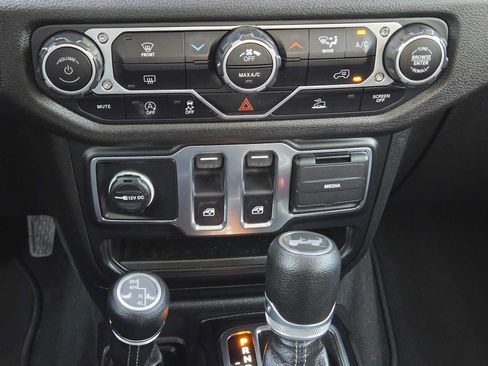 Used 2024 Jeep Wrangler Sport AWD/4WD image 18