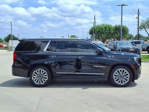 Used 2023 GMC Yukon Denali Ultimate AWD/4WD image 2