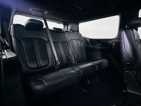 Used 2022 Jeep Wagoneer Series III w/ Premium Group I AWD/4WD image 14