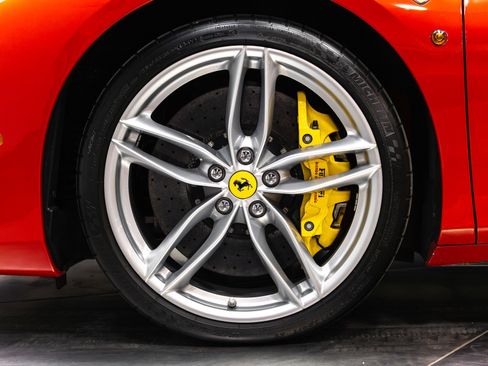 Used 2016 Ferrari 488 Spider image 34