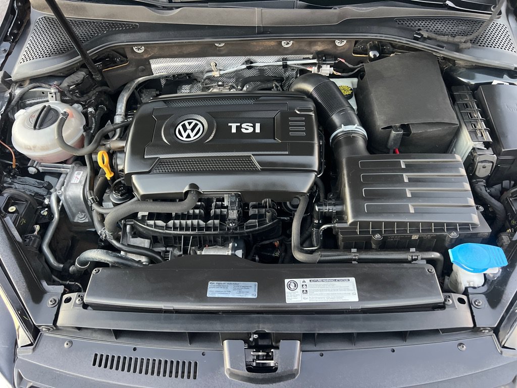 Used 2017 Volkswagen Golf 4-Door FWD image 40