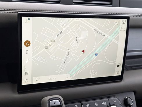 Used 2025 Land Rover Defender 110 image 12