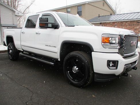 Used 2015 GMC Sierra 2500 Denali w/ Driver Alert Package image 8
