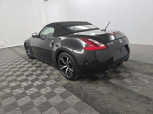 Used 2019 Nissan 370Z Touring Sport RWD image 6