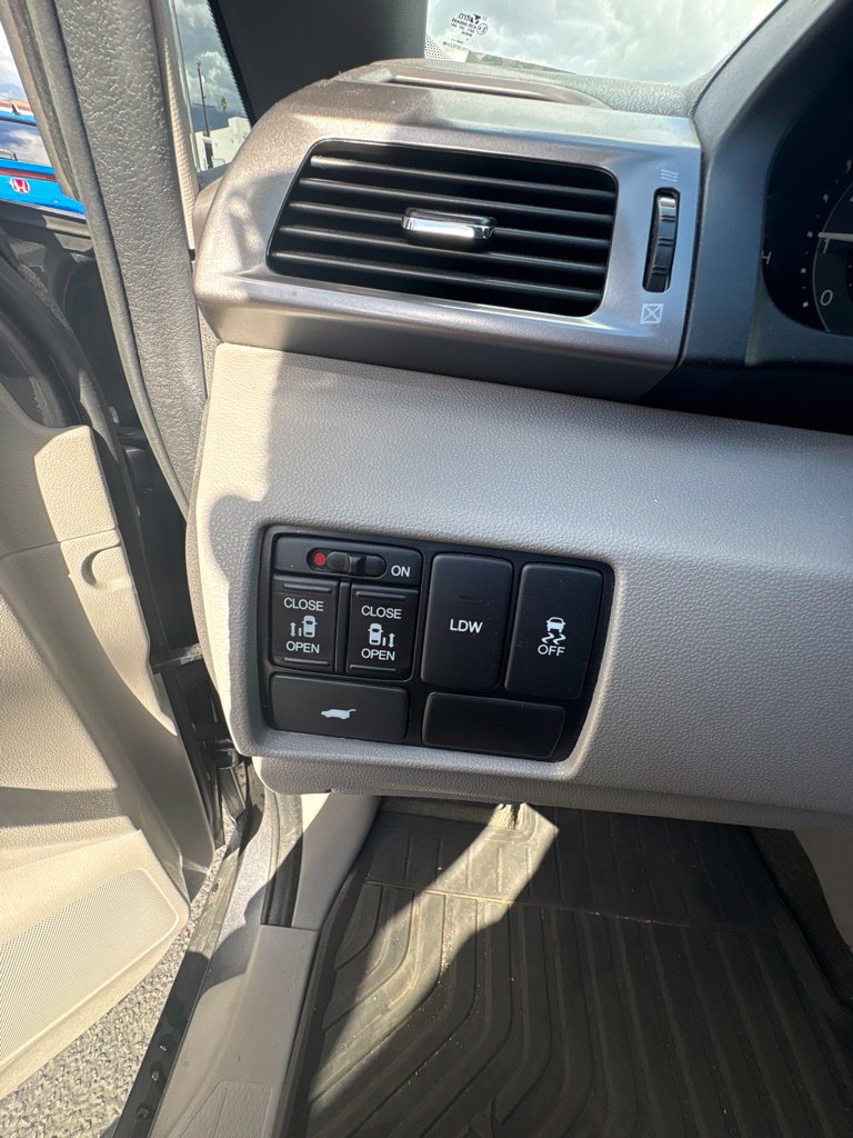 Used 2017 Honda Odyssey EX-L image 17