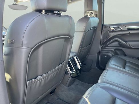 Used 2017 Porsche Cayenne Platinum Edition image 14
