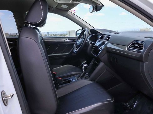 Certified 2022 Volkswagen Tiguan SE FWD image 16