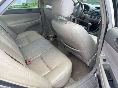 Used 2004 Toyota Camry LE FWD image 9