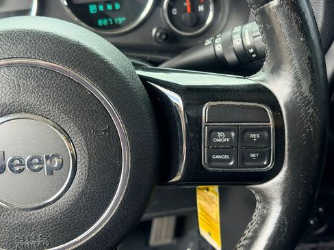 Used 2015 Jeep Wrangler Unlimited Sahara image 22