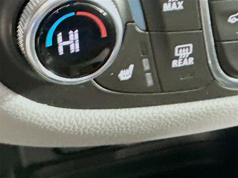 Used 2018 Chevrolet Equinox LT image 19