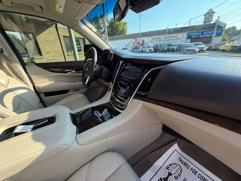 Used 2016 Cadillac Escalade Premium image 14