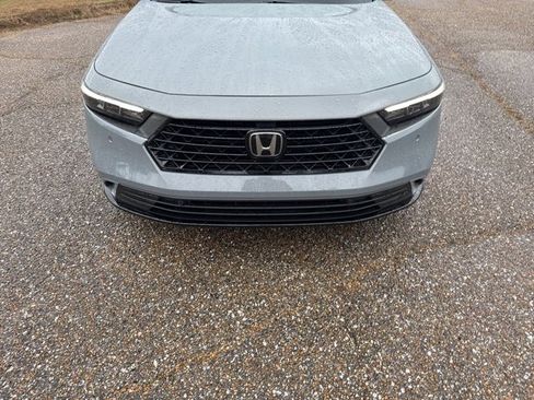 Used 2024 Honda Accord EX-L image 9