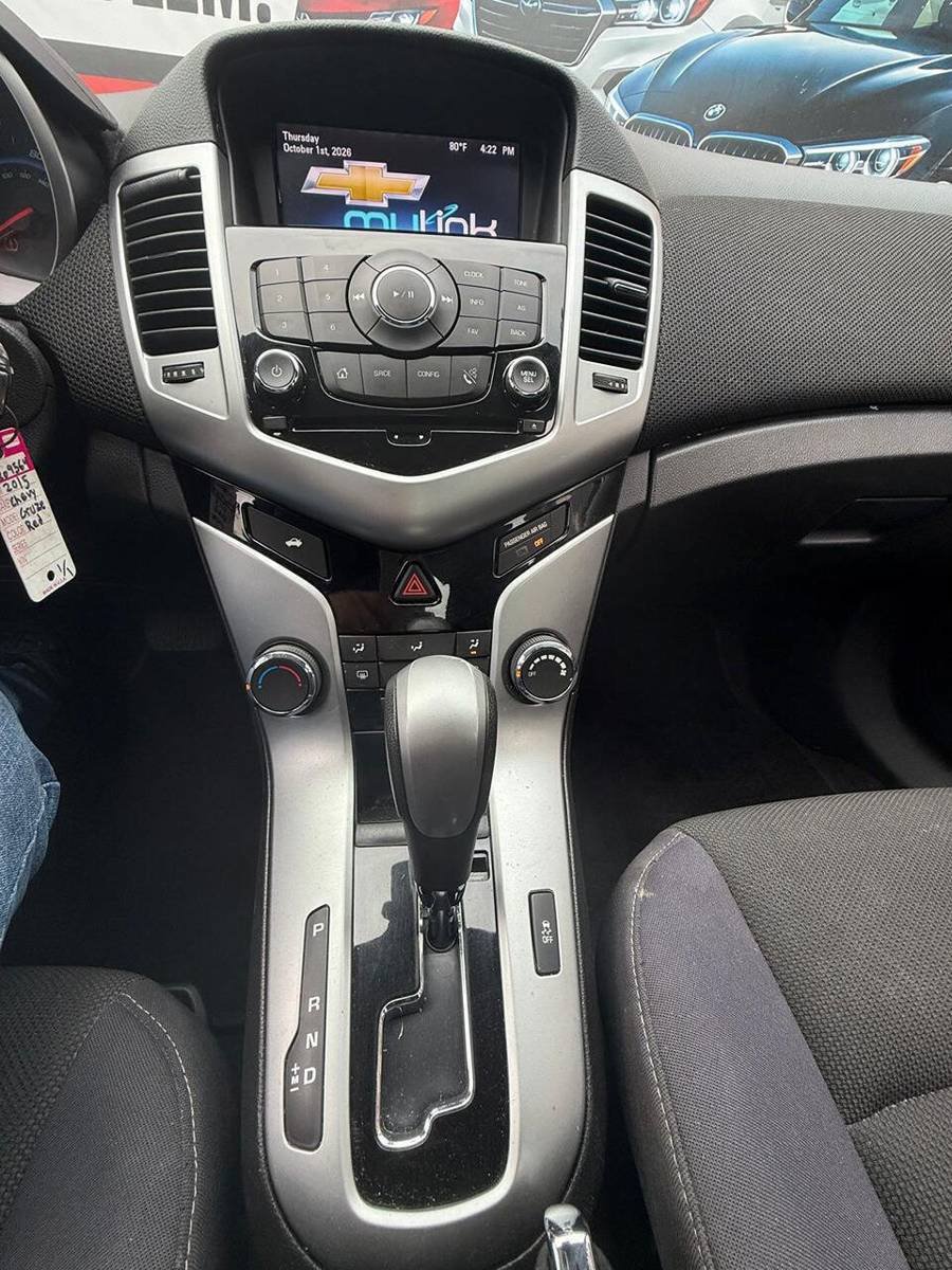 Used 2015 Chevrolet Cruze LT w/ Technology Package FWD image 17