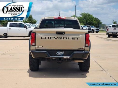 Used 2024 Chevrolet Colorado ZR2 w/ ZR2 Convenience Package III AWD/4WD image 9