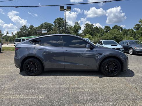Used 2023 Tesla Model Y Long Range AWD/4WD image 9