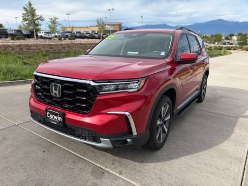 Used 2025 Honda Pilot Touring image 4