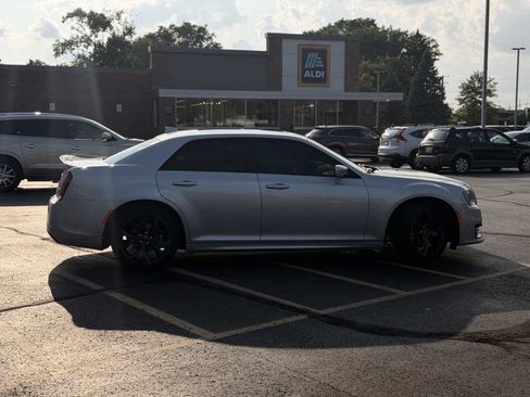 Used 2023 Chrysler 300 S w/ Comfort Group RWD image 4