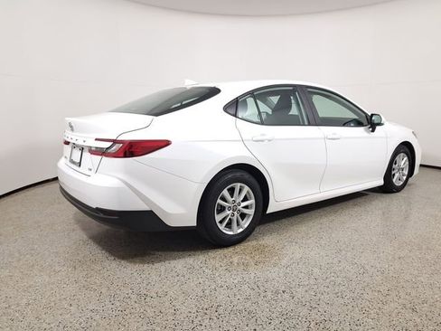 Used 2025 Toyota Camry LE image 5