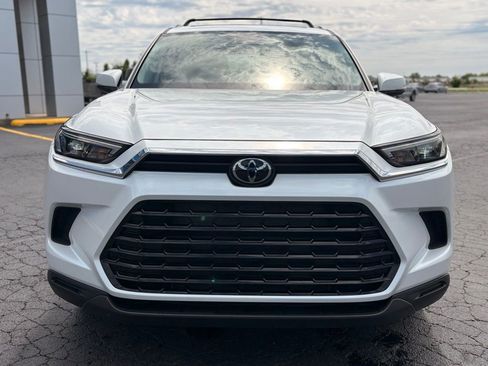 Used 2026 Toyota Grand Highlander FWD image 2