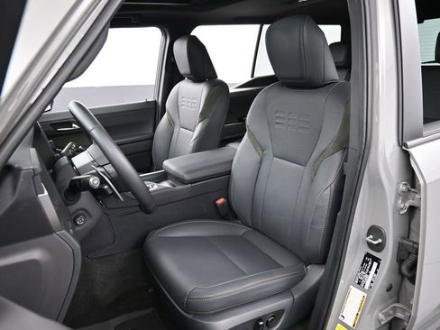 Used 2024 Lexus GX 550 AWD/4WD image 5