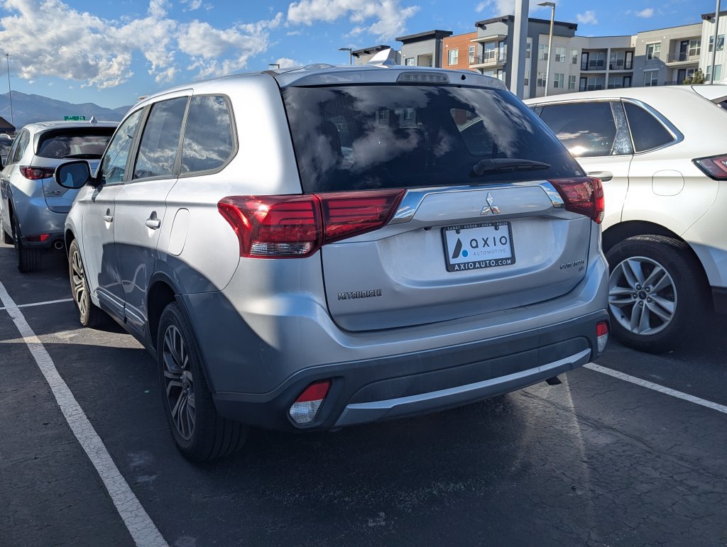 Used 2017 Mitsubishi Outlander AWD image 4