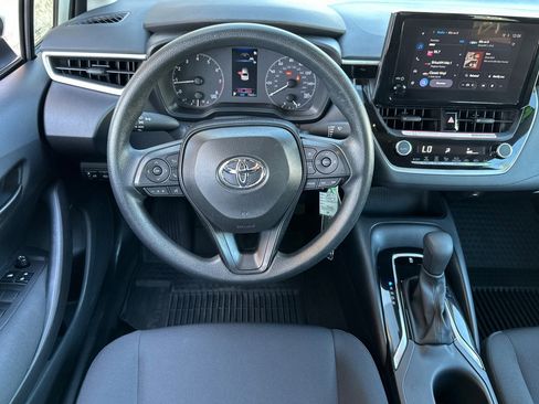 Used 2025 Toyota Corolla LE image 14