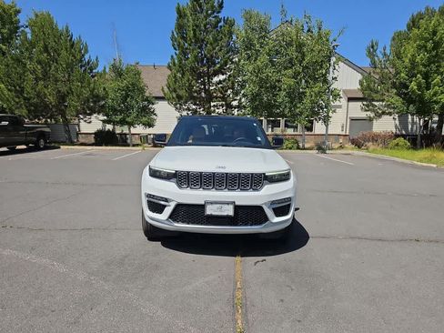 Used 2023 Jeep Grand Cherokee Summit w/ Advanced Protech Group IV AWD/4WD image 16