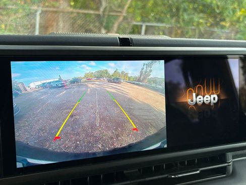 Used 2025 Jeep Wrangler Unlimited Rubicon image 17