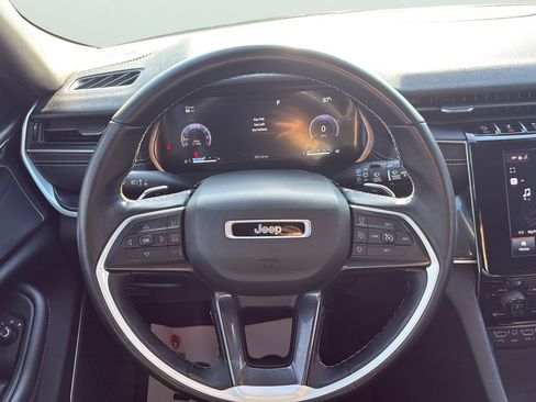 Used 2022 Jeep Grand Cherokee Altitude RWD image 14