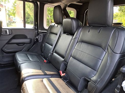 Used 2021 Jeep Wrangler Unlimited Sahara image 13