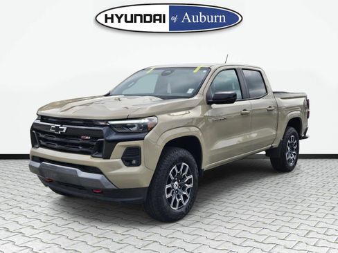 Used 2023 Chevrolet Colorado Z71 w/ Z71 Convenience Package 2 AWD/4WD image 2