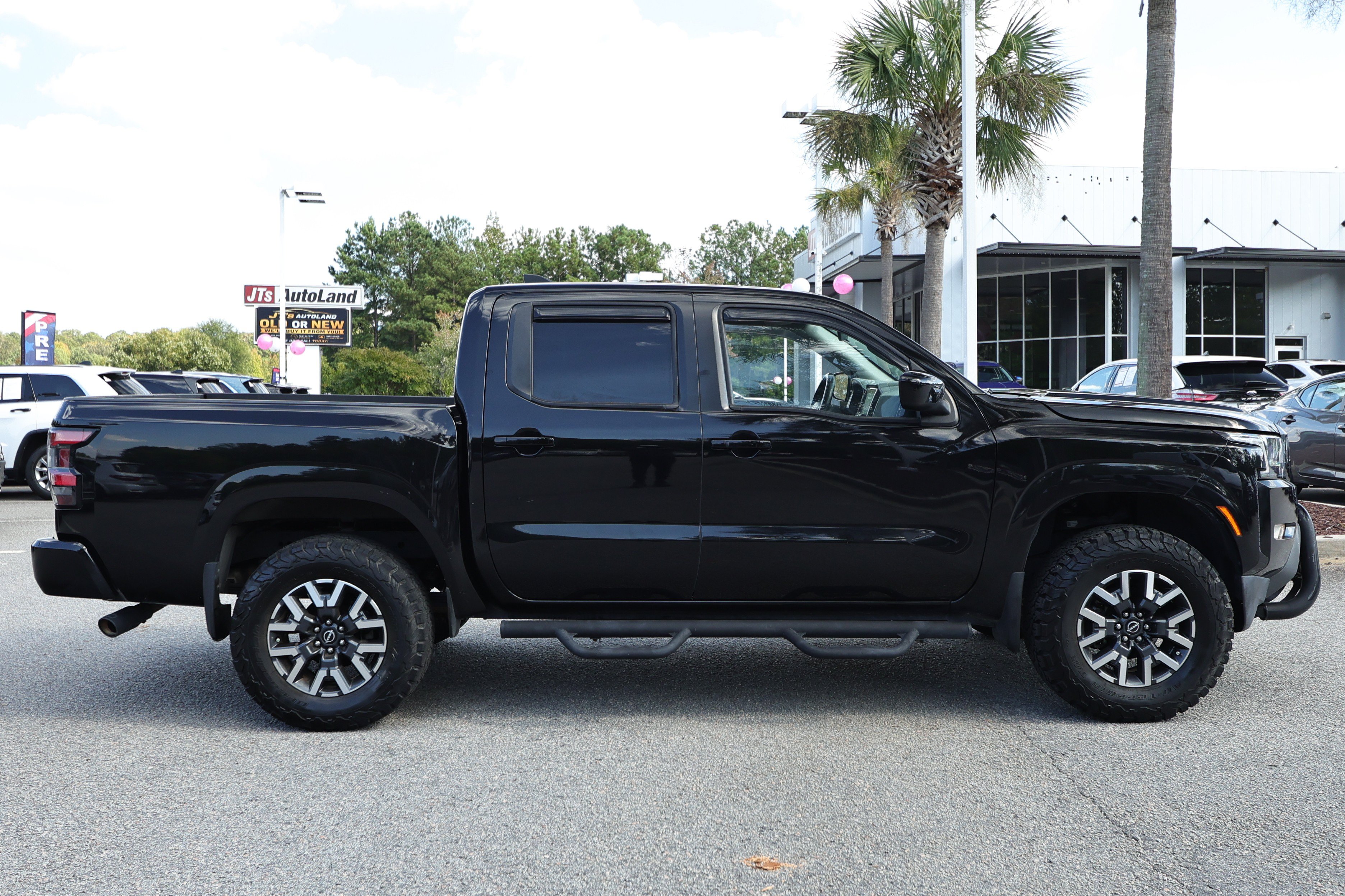 Used 2022 Nissan Frontier SV RWD image 4