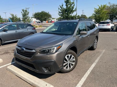 Used 2021 Subaru Outback Premium AWD/4WD image 2