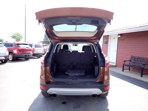 Used 2017 Ford Escape SE w/ Equipment Group 201A AWD/4WD image 5