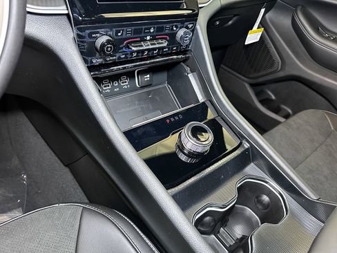 New 2025 Jeep Grand Cherokee L Altitude image 32