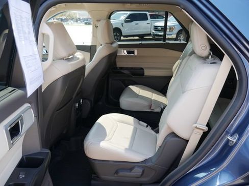 Used 2020 Ford Explorer Platinum w/ Premium Technology Package AWD/4WD image 26