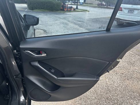 Used 2018 MAZDA MAZDA3 Sport image 14