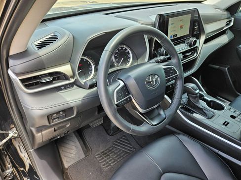 Used 2023 Toyota Highlander XLE FWD image 15