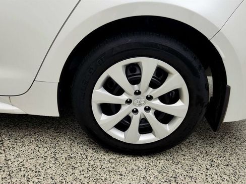 Used 2025 Toyota Corolla LE FWD image 9