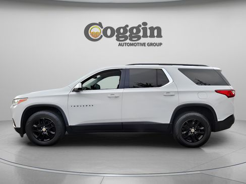 Used 2021 Chevrolet Traverse LT image 2